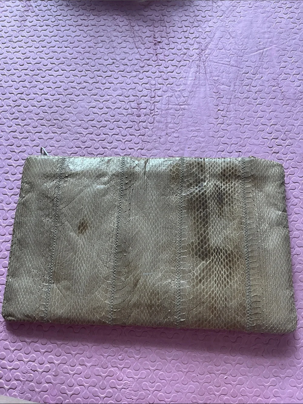 Snake-Textured Reptile Accessory clutch - Taupe vintage